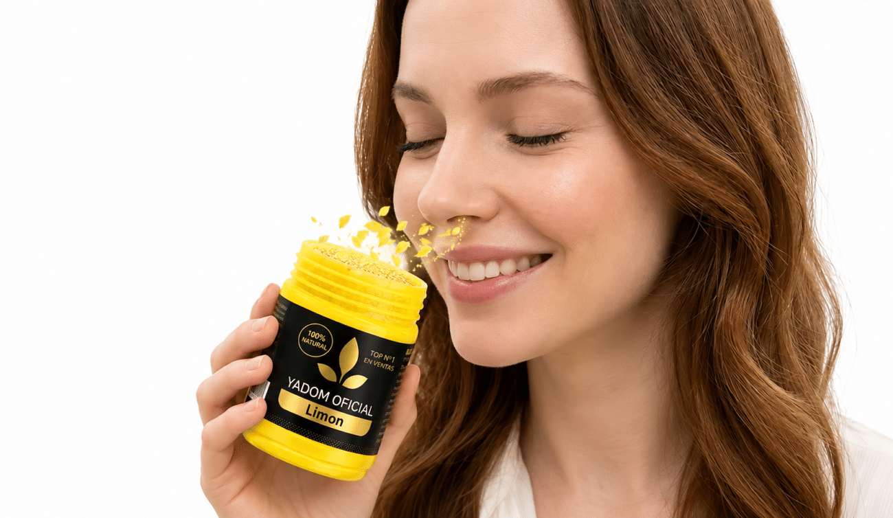 Mujer disfrutando del aroma del inhalador YADOM Limón.